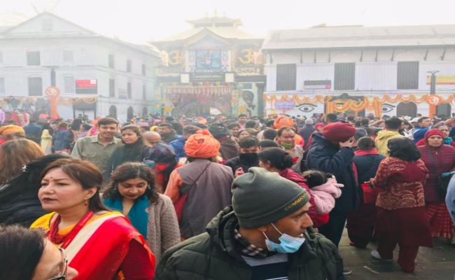 नेपालः महाशिवरात्रि पर पशुपतिनाथ मंदिर में उमड़ी लाखों श्रद्धालुओं की भीड़