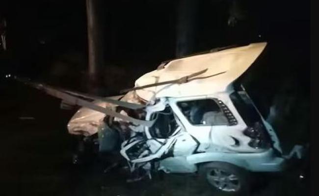 यूपी के हरदोई में बारातियों की कार ट्राली से टकरा कर नहर में गिरी, दूल्हा समेत 5 की मौत