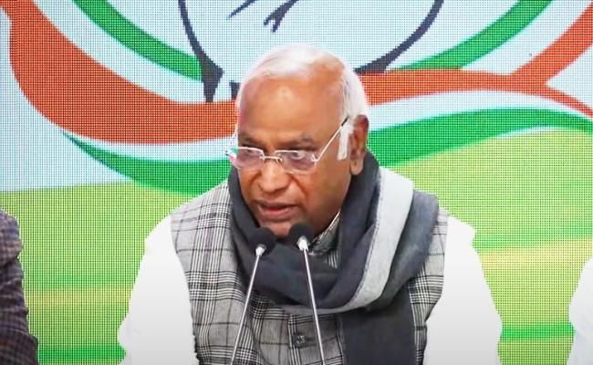 ईडी की छापेमारी से नहीं डरेगी कांग्रेस : खड़गे