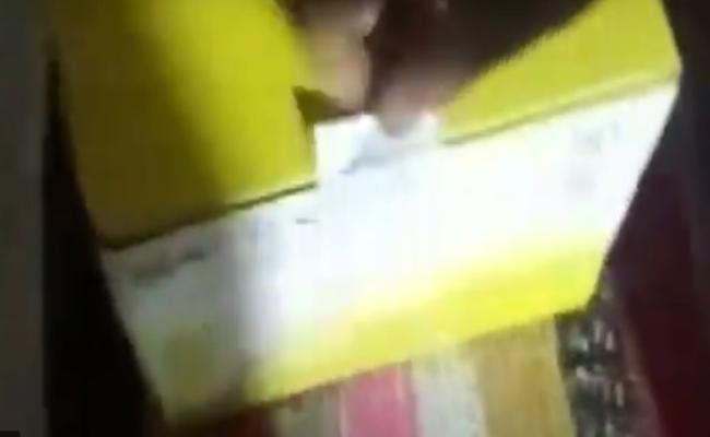 नवजात को डॉक्टरों ने बताया मृत, ढाई घंटे बाद बॉक्स से निकली जिंदा