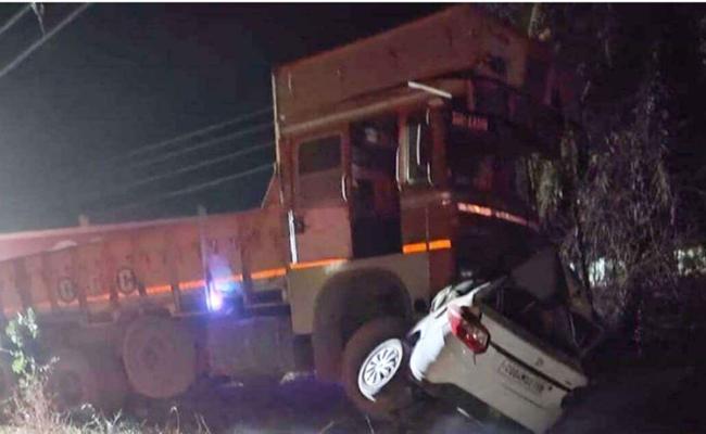 छत्तीसगढ़ : ट्रक-कार की टक्कर में चार की मौत
