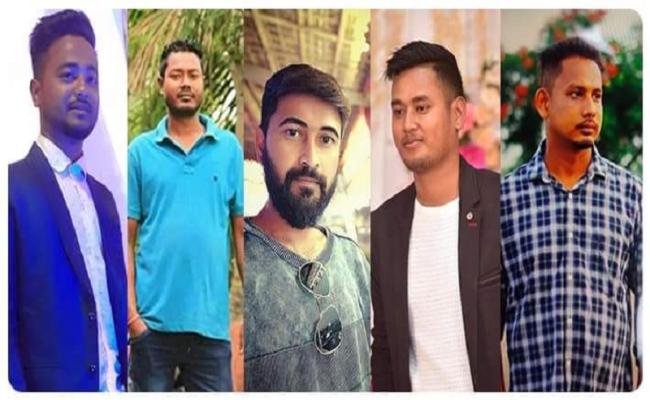 सड़क किनारे खाई में पलटी कार, पांच की मौत