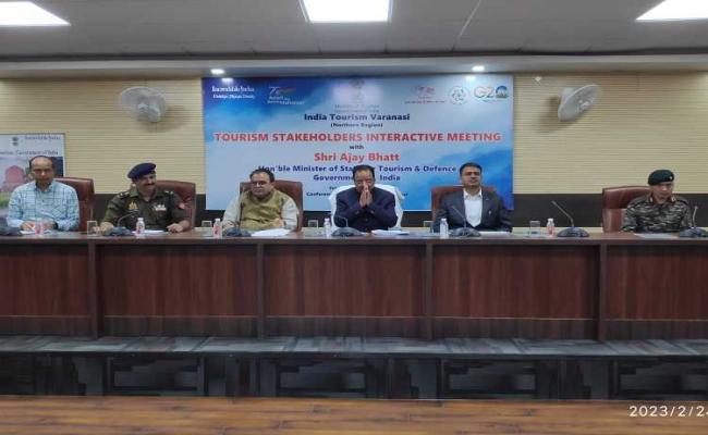काशी विश्वनाथ मंदिर में विदेशी श्रद्धालुओं के लिए अलग गेट से प्रवेश देने की मांग