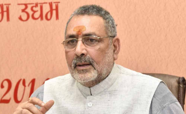 केंद्र मदद न करे तो बिहार में अधिकारियों-नेताओं के गाड़ियों के डीजल पर भी आफत हो जायेगी: गिरिराज सिंह