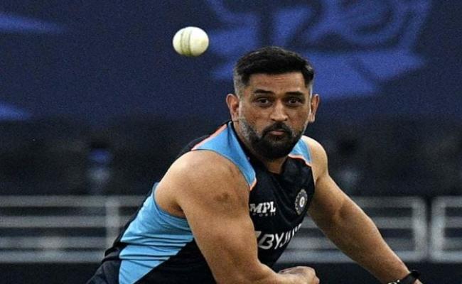 धोनी और धवन ने मुझे मेरे बुरे दौर से उबरने में मदद की: ईशांत शर्मा