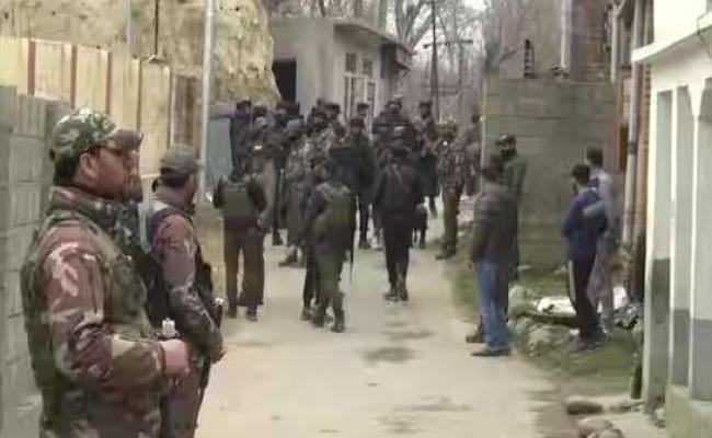 आतंकियों की गोलियों का शिकार कश्मीरी पंडित संजय शर्मा का किया गया अंतिम संस्कार