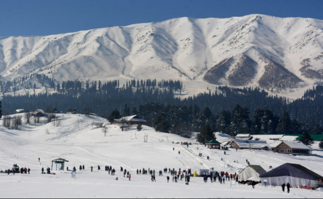 गुलमर्ग में 5 सेमी. ताजा बर्फबारी, जम्मू-कश्मीर के मैदानी इलाकों में बारिश हुई