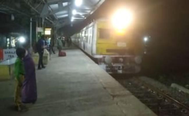 ट्रेन की चपेट में आने से मां और बच्ची की मौत