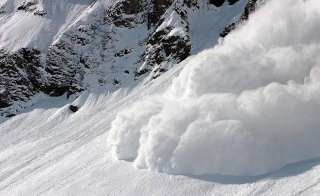 कनाडा में हिमस्खलन, तीन विदेशी नागरिकों की मौत