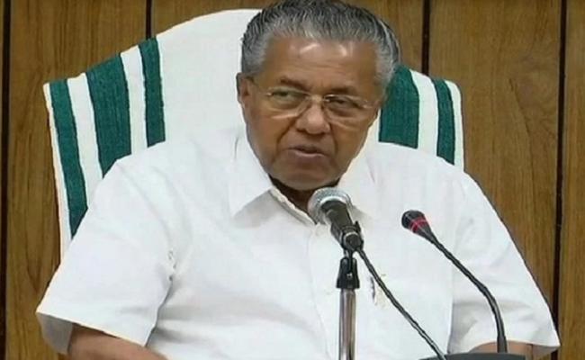 केरल के मुख्यमंत्री विजयन के कार्यक्रम में काला मास्क पहनकर पहुंचे लोगों को लौटाया गया