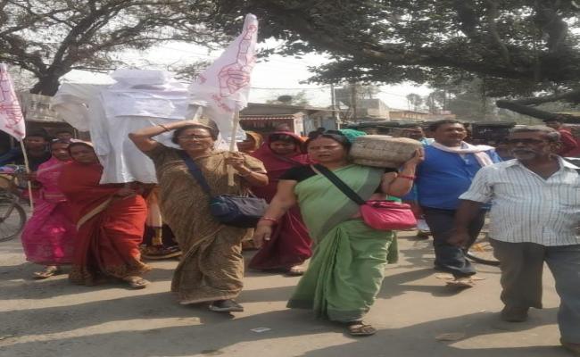 बढ़ती मंहगाई को लेकर एडवा ने प्रतिरोध मार्च निकाला
