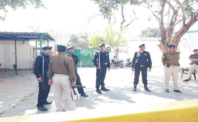 राबड़ी आवास पहुंची सीबीआई, छापेमारी जारी