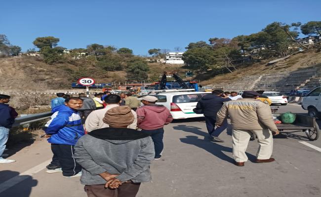 शिमला-कालका हाइवे पर कार ने नौ मजदूरों को रौंदा, पांच की मौत