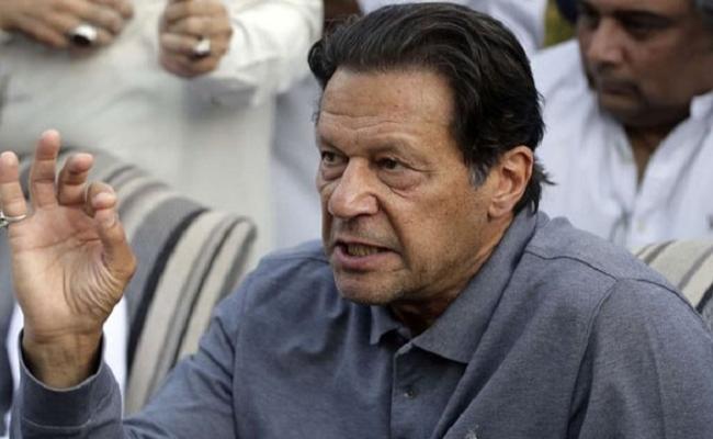 अब पाकिस्तान चुनाव आयोग का इमरान खान पर शिकंजा, जारी किया गिरफ्तारी वारंट
