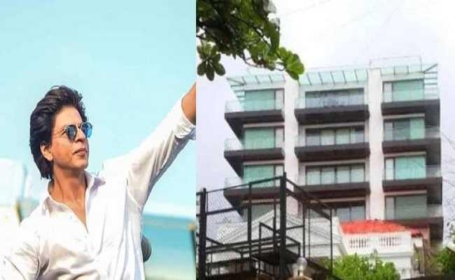 सिर्फ शाहरुख खान की झलक पाने के लिए मेकअप रूम में 8 घंटे तक छिपे रहे दो युवक