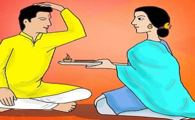 भोपाल: भाई दूज पर्व आज, तिलक लगाकर भाइयों की दीर्घायु की कामना कर रहीं बहनें