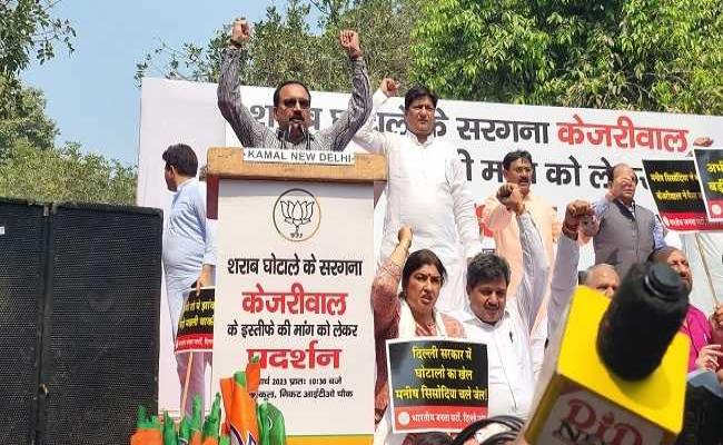 आप के खिलाफ भाजपा का अनोखा प्रदर्शन, बनाई 'तिहाड़ जेल'