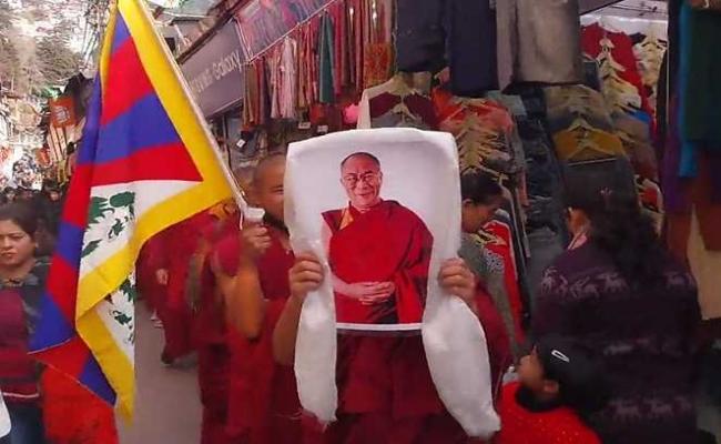 चीन के खिलाफ़ शिमला में तिब्बती समुदाय का प्रदर्शन