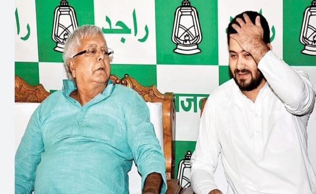 लालू-तेजस्वी के 24 ठिकानों पर छापेमारी में 600 करोड़ की संपत्ति का खुलासा