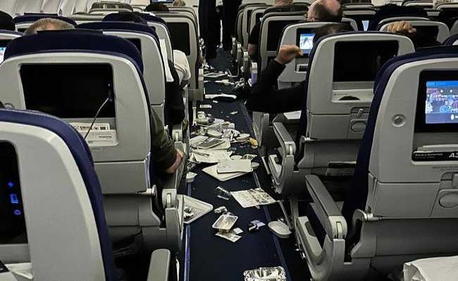 अमेरिका में 37000 फीट की ऊंचाई पर विमान को हवा में लगे झटके, सात यात्री जख्मी