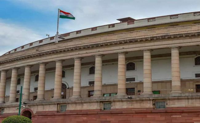 राहुल के बयान पर सत्ता पक्ष हमलावर, हंगामें के चलते संसद के दोनों सदनों की कार्यवाही स्थगित