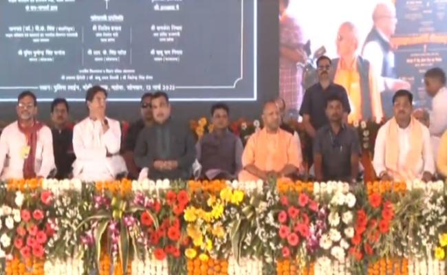 2024 से पहले अमेरिका जैसे होंगे बुंदेलखंड के मार्ग : नितिन गडकरी