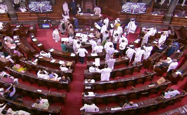 लोकसभा व राज्यसभा की कार्यवाही दोपहर दो बजे तक के लिए स्थगित