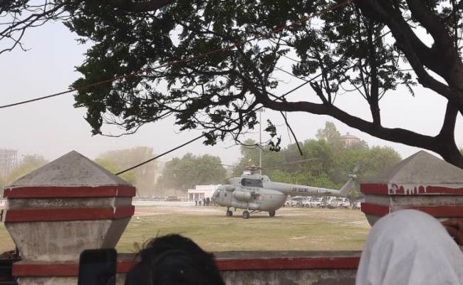 प्रधानमंत्री नरेन्द्र मोदी पहुंचे वाराणसी, एयरपोर्ट पर योगी ने किया स्वागत