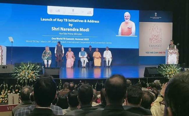 प्रधानमंत्री ने वाराणसी में वन वर्ल्ड टीबी समिट का उद्घाटन किया