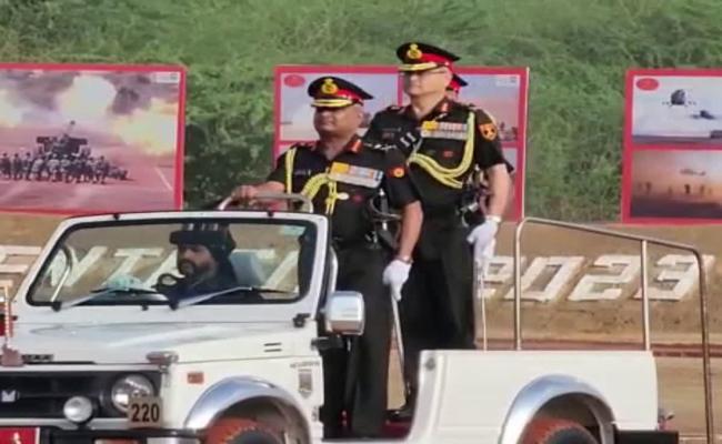 राजस्थान: श्रीगंगानगर पहुंचे थल सेना अध्यक्ष मनोज पांडे, चार रेजीमेंटों को राष्ट्रपति के मानक देकर किया सम्मानित