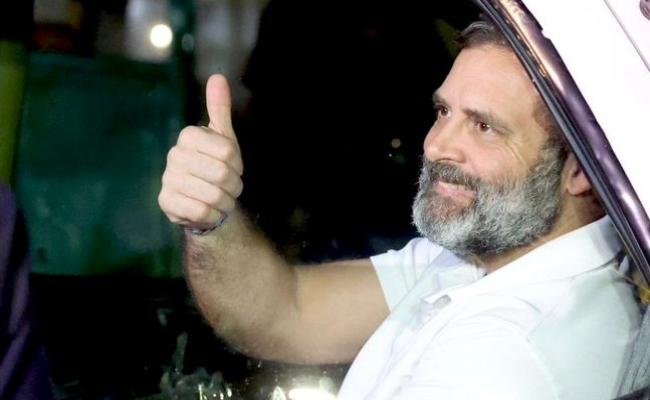 राहुल गांधी को 22 अप्रैल तक सरकारी बंगला खाली करने को कहा !