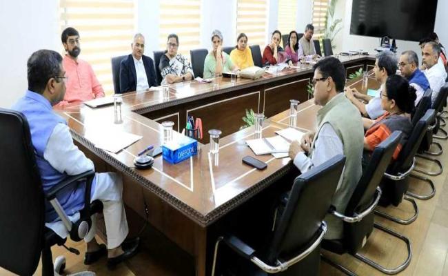 आठवीं अनुसूची में शामिल 22 भाषाओं में तैयार की जाएंगी नई एनसीईआरटी पाठ्यपुस्तकें: धर्मेंद्र प्रधान