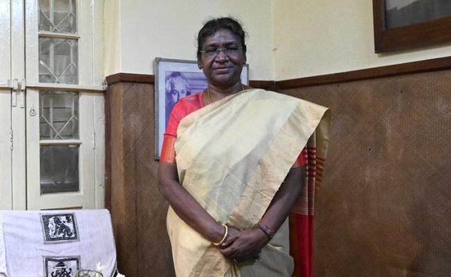 राष्ट्रपति ने किया बेलूर मठ का दौरा