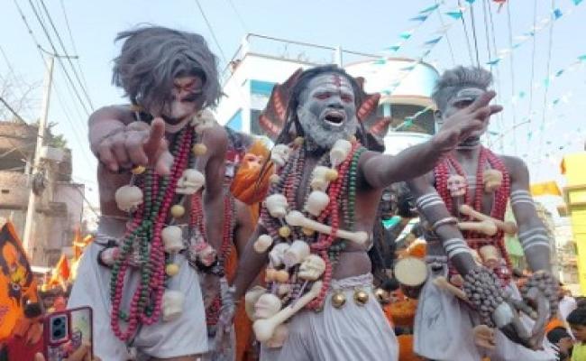सुरक्षा व्यवस्था के बीच निकली रामनवमी रथ शोभायात्रा