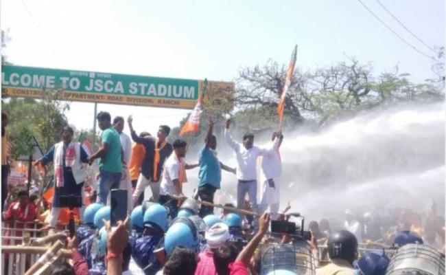 भाजपा के सचिवालय घेराव मामले में तीन पूर्व मुख्यमंत्री, सांसद सहित 41 पर मामला दर्ज