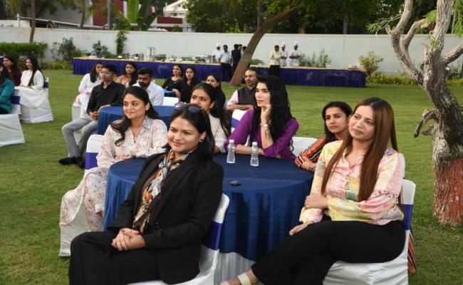 मुख्यमंत्री पटेल ने किया महिला उद्यमियों से संवाद