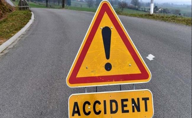 ट्रैक्टर से टकरायी बारातियों की बस, आठ घायल