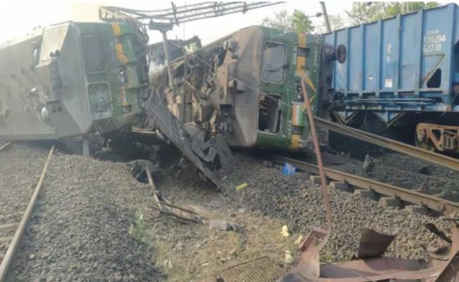 बिलासपुर : सिंहपुर में दो मालगाड़ियों के बीच टक्कर, ड्राइवर की मौत, हादसे के बाद 10 ट्रेनें रद्द
