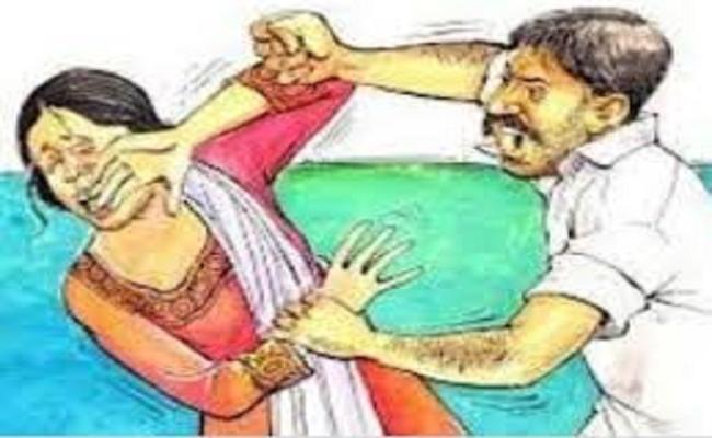 लखनऊ हाईकोर्ट में पत्नी को पति ने पीटा, 70 टुकड़े कर गोमती में फेंकने की दी धमकी