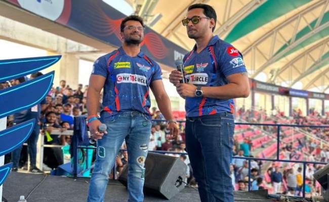 इकाना स्टेडियम में मैच के दौरान दर्शकों को देखने को मिला खेसारीलाल का लाइव परफॉर्म