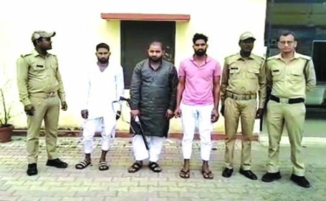 रील के फेर में बंदूक से की थी हर्ष फायरिंग, तीनों भाई गिरफ्तार