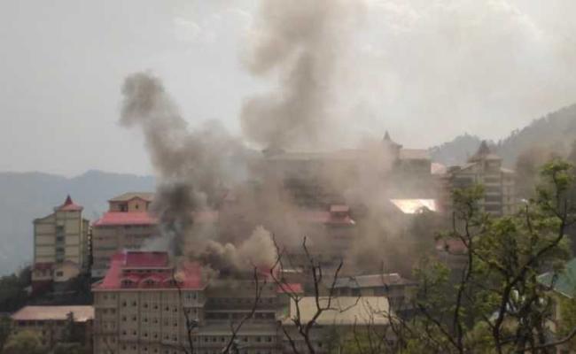 आईजीएमसी अस्पताल के ओपीडी भवन में आग से छह कमरे राख, कोई जनहानि नहीं