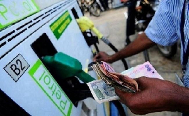पेट्रोल-डीजल के दाम स्थिर, कच्चा तेल 79 डॉलर प्रति बैरल के पार