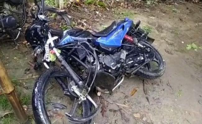 कार की टक्कर से दो बाइकसवारों की मौत