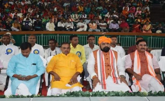 बिहार में प्रधानमंत्री के मन की बात के 100वें एपिसोड को लाखों लोगों ने सुना