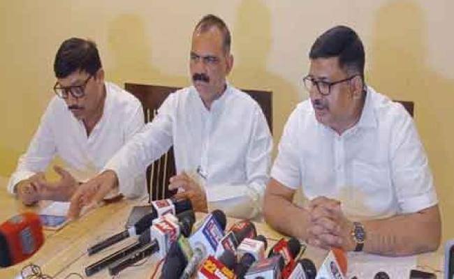 कांग्रेस से निष्कासित नेताओं ने प्रदेश अध्यक्ष राजेश ठाकुर को हटाने की मांग की