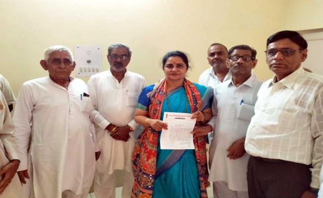 फतेहाबाद: जमीन अनुदान देने को लेकर प्रतिनिधिमंडल ने सांसद को मांग पत्र सौंपा