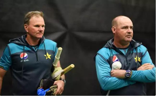 पाकिस्तान पुरुष क्रिकेट टीम के मुख्य कोच नियुक्त हुए ग्रांट ब्रैडबर्न