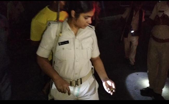 बेगूसराय में उत्पाद विभाग की टीम पर हमला, गोली चलाते हुए भागी पुलिस