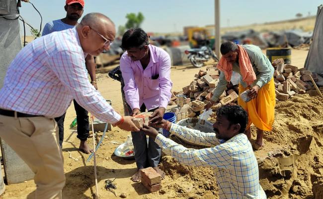 चकगरबी में रहने वाले परिवारों को मिलेंगे पक्के आशियाने-आवास निर्माण कार्य शुरू